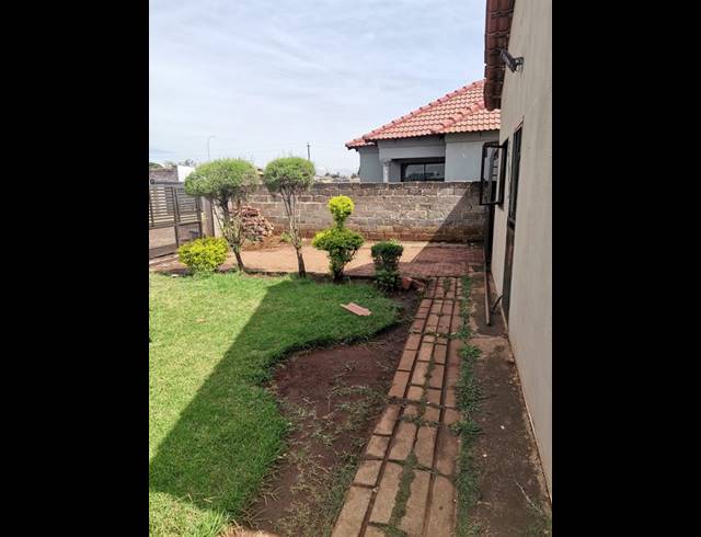 3 BEDROOM HOUSE FOR SALE IN GERMISTON SOUTH